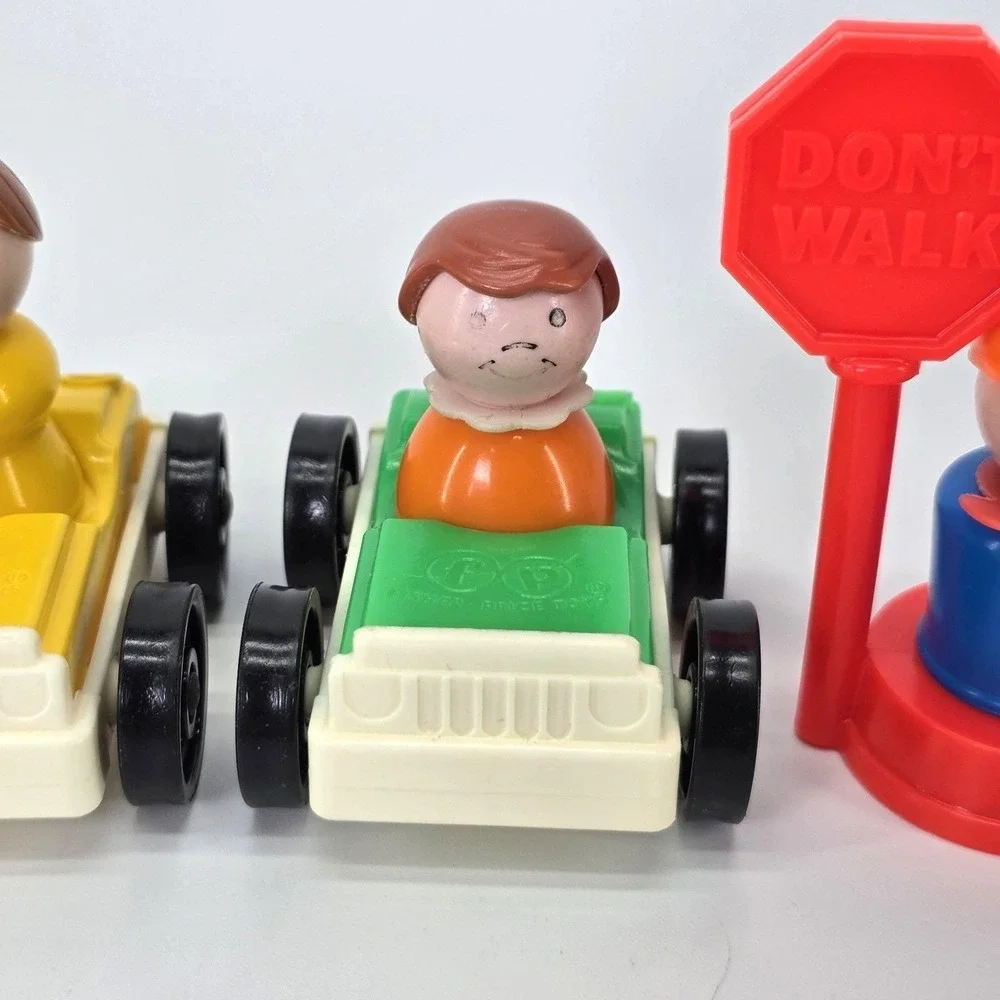 Vintage Fisher Price Little People‎ Gas Car Red Yellow Green Blue Stop Walk Sign